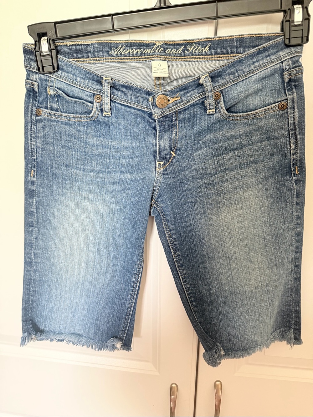 Abercrombie & Fitch Light Wash Boyfriend Bermuda Jeans